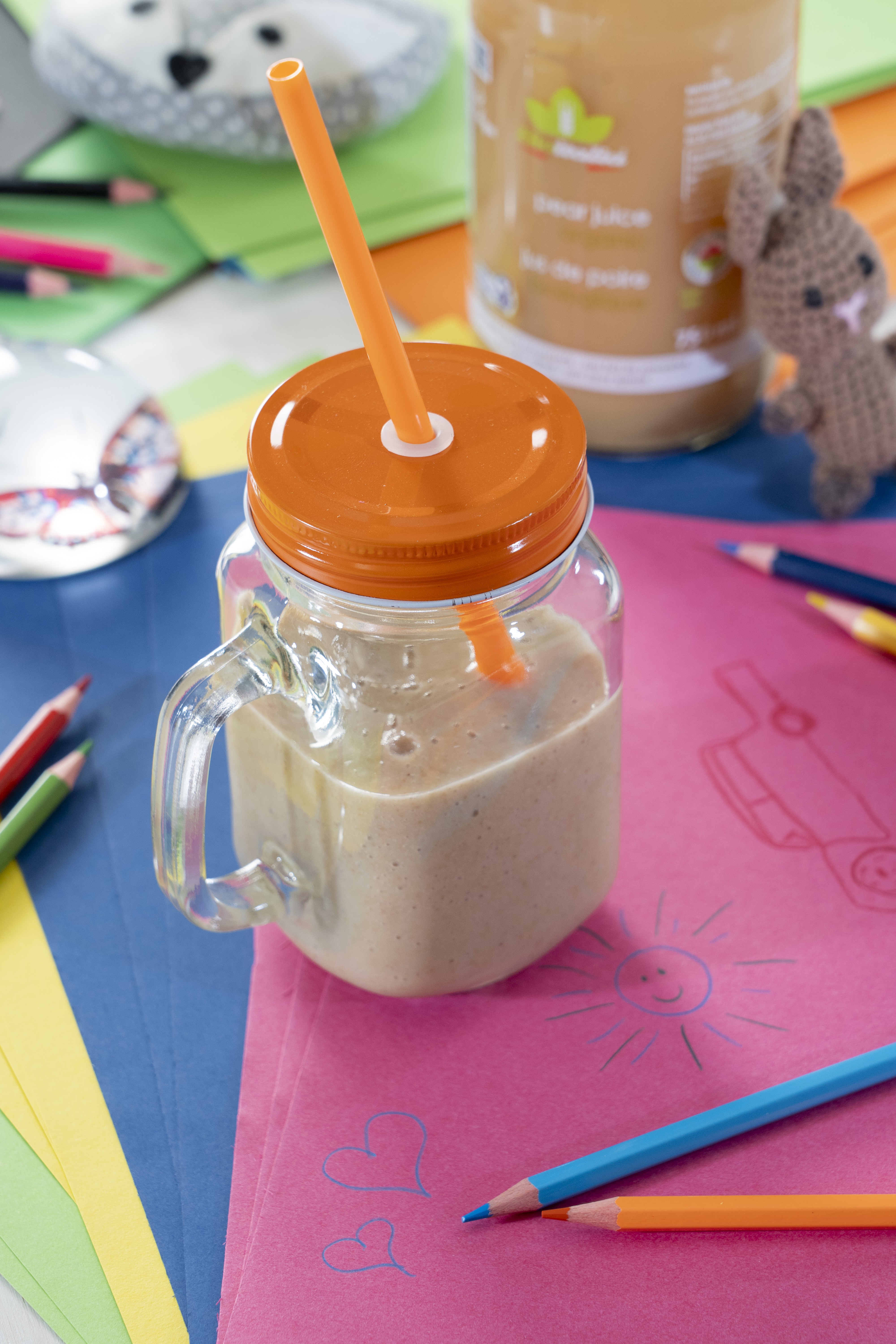 Pear-banana smoothie with plant-based yogourt 